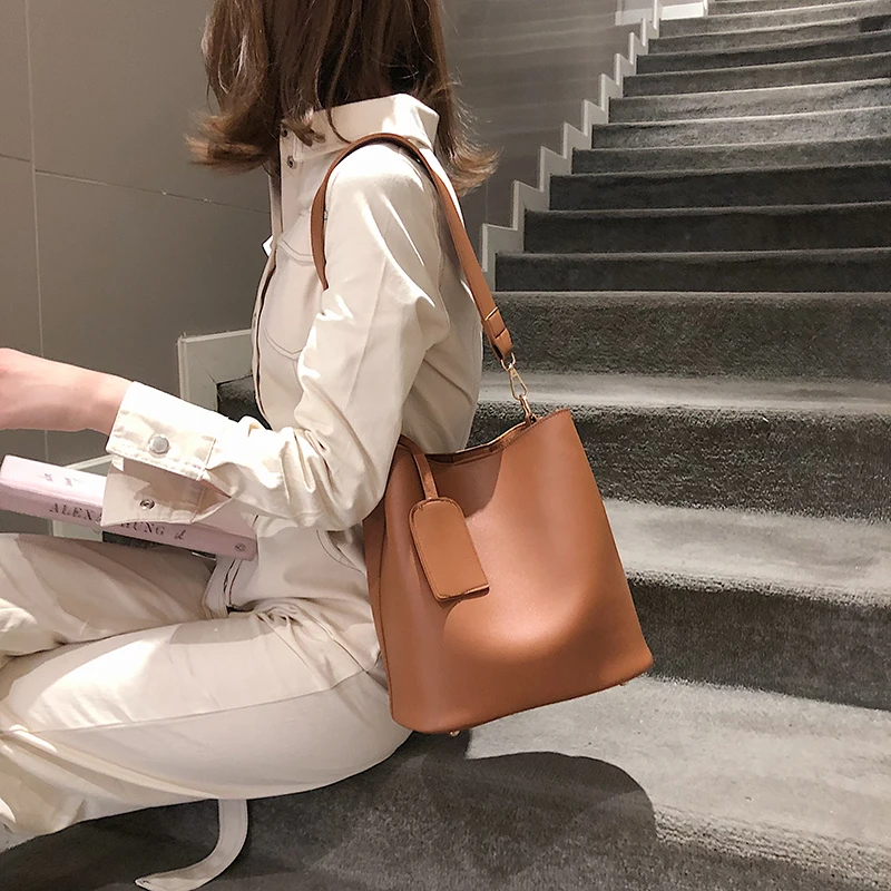 Casual breiten gurt eimer tasche designer frauen schulter taschen luxus pu umhängetasche große kapazität umhängetasche einfach geldbörse 2022