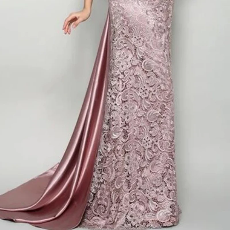 Mais recente encantador rosa laço boné mangas mãe da noiva vestidos recortados para trás plissado casamento vestido de convidado com trem 2021