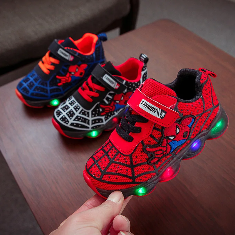 Scarpe luminose per bambini Disney primavera/estate Spider-Man ragazzi e ragazze scarpe da corsa scarpe sportive per bambini luci a LED a rete