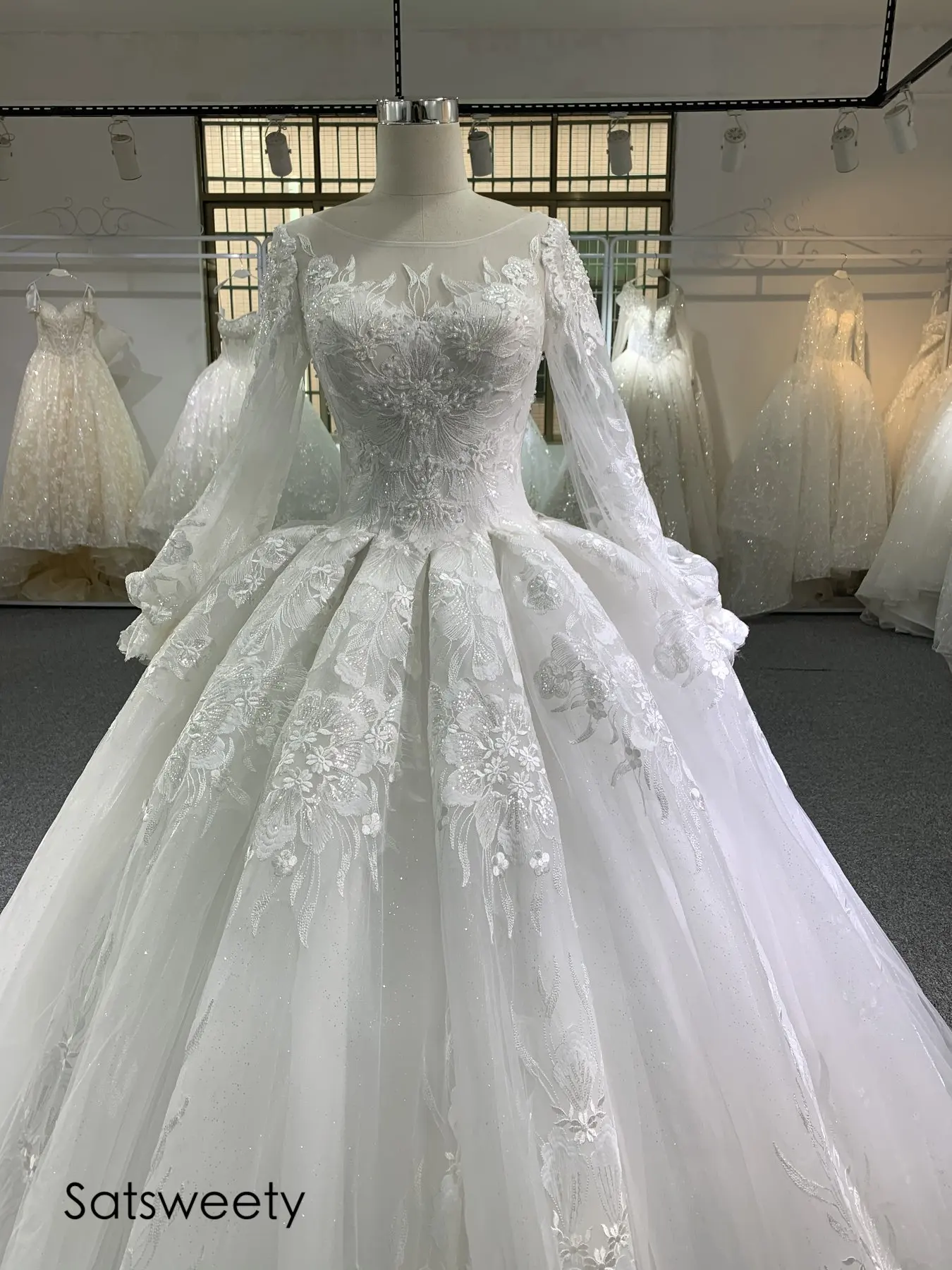 Luxury Beaded Wedding Dress 2022 Shiny Ball Gown Long Sleeves Bridal Dresses Customized Vestido de Noivas