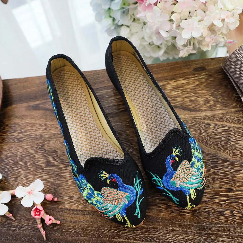 Veowalk Handmade Breathable Ballet Flats Pointed Toe Peacock Embroider Flats Women Casual Slip on Elegant Walking Canvas Shoes