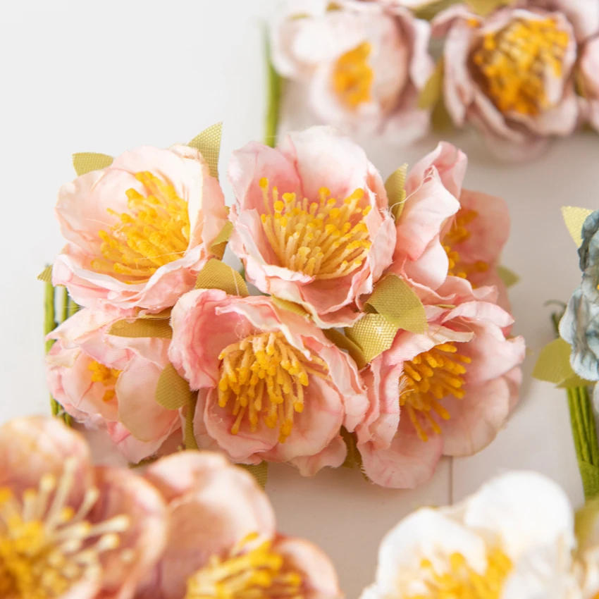 12 Stück künstliche Blumen Haupt dekoration Seide Staubblatt Pflaume Bossom Weihnachten dekorative Blumen Kränze Hochzeit Urlaub Lieferungen – Detail 2