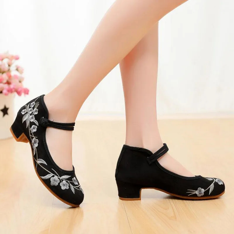 Ethnic Dance Shoes for Women Retro Embroidered Mary Jane Pumps Female Mid-Heel Round Toe Cheongsam Dress Shoe Ancient Style