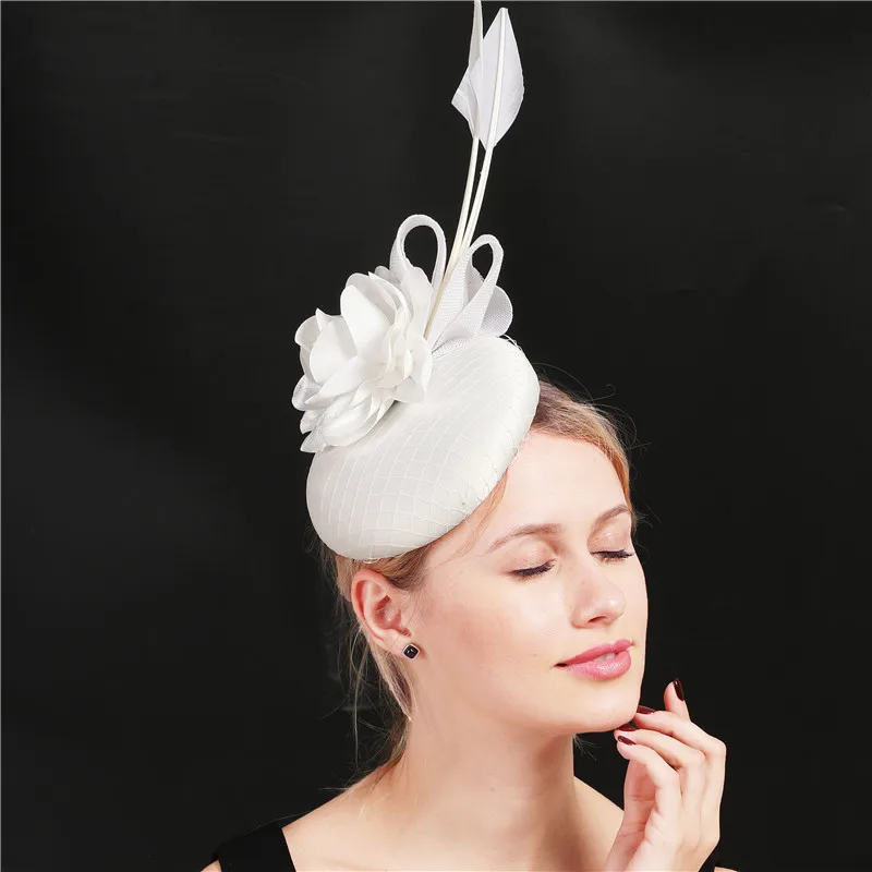 สีขาวสวย Fascinator อย่างเป็นทางการหมวกหมวก Loop ผู้หญิง Kentucky Derby Ascot Millinery เมลเบิร์นถ้วย Lady Church Headpiece ดอกไม้