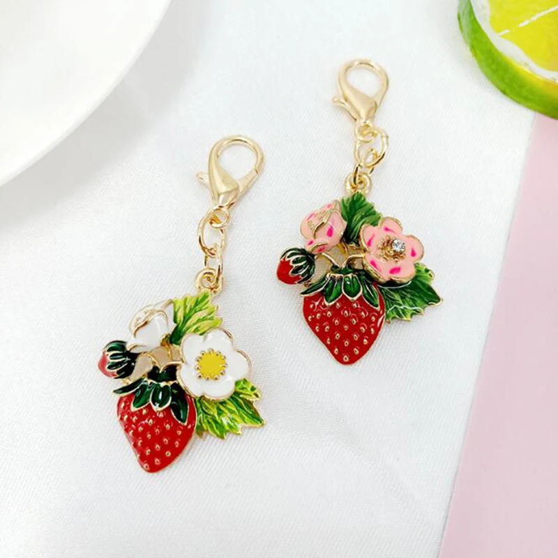 Simple alloy jewelry color fruit strawberry shape keychain pendant decoration fashion ladies bag accessories jewelry gifts