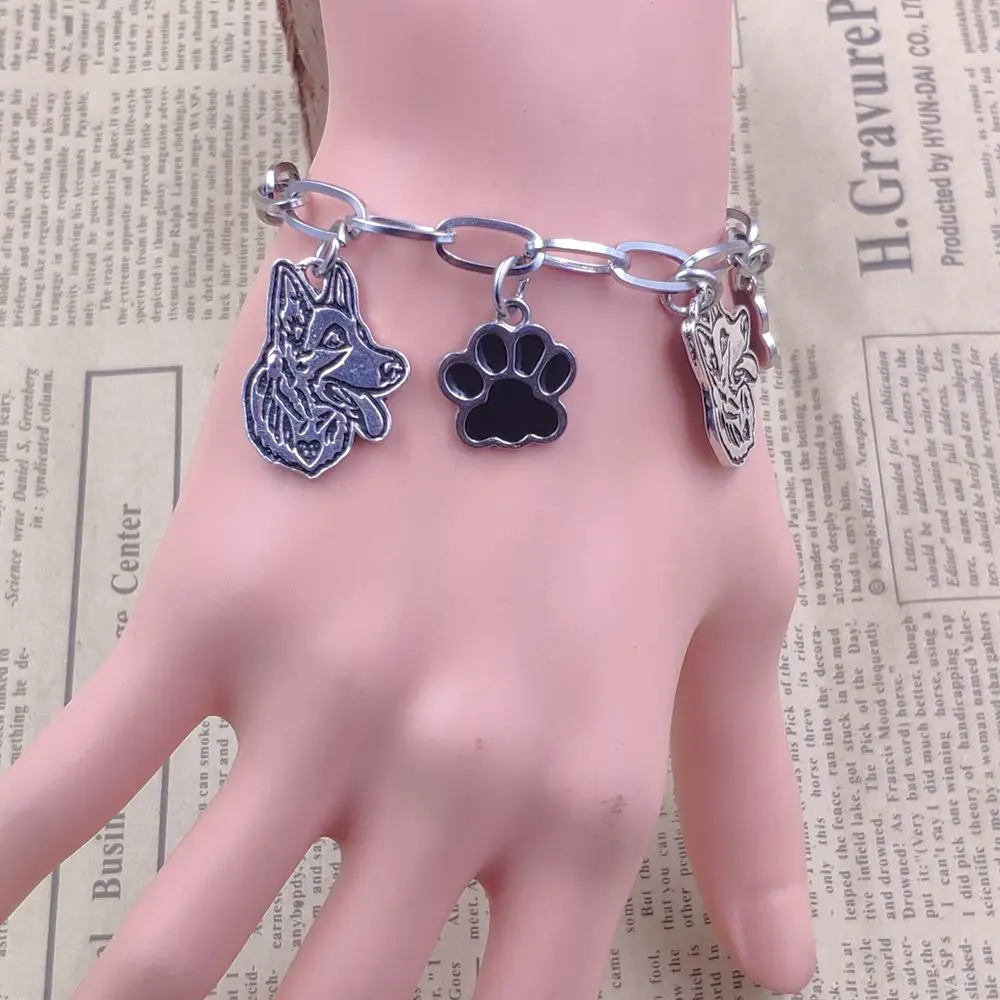 2023 Cute Hot Unique Yorkshire Terrier Husky Pug Chow Chow Dog Animal Stainless Steel Charm Chain Bracelets Men Women SB010