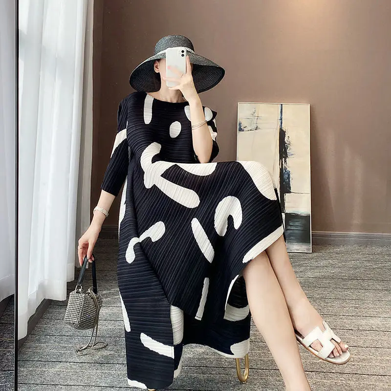 Dress Autumn Fashion Holiday Wind Big Skirt 2023 New Doodle Print Loose Large Size Over The Knee Pleated Dress Casual Dress Tops