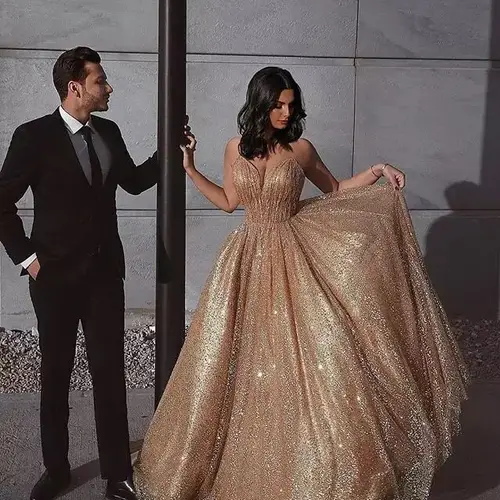 ملابس الحفلات والعطلات