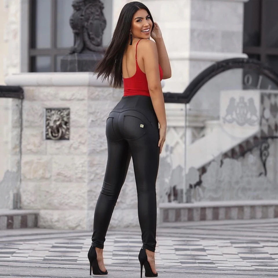 Shascullfites メロディー女性のジーンズレザーパンツ強化ストレッチ
