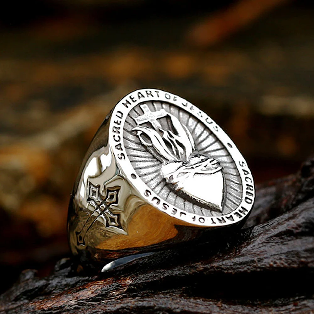 Image of Vintage katholischer Edelstahl-Ring mit heiligem Herz Jesu, einzigartiger kreativer Buchstabe, herzförmiger Kreuzring, Herrenschmuck, Geschenk