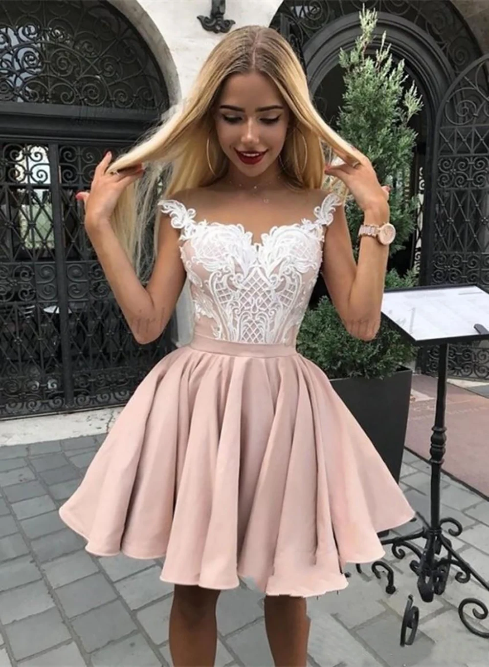 Menina nova a linha formatura baile de formatura vestido de festa formal personalizado sem mangas cetim ilusão colher sem costas apliques rendas