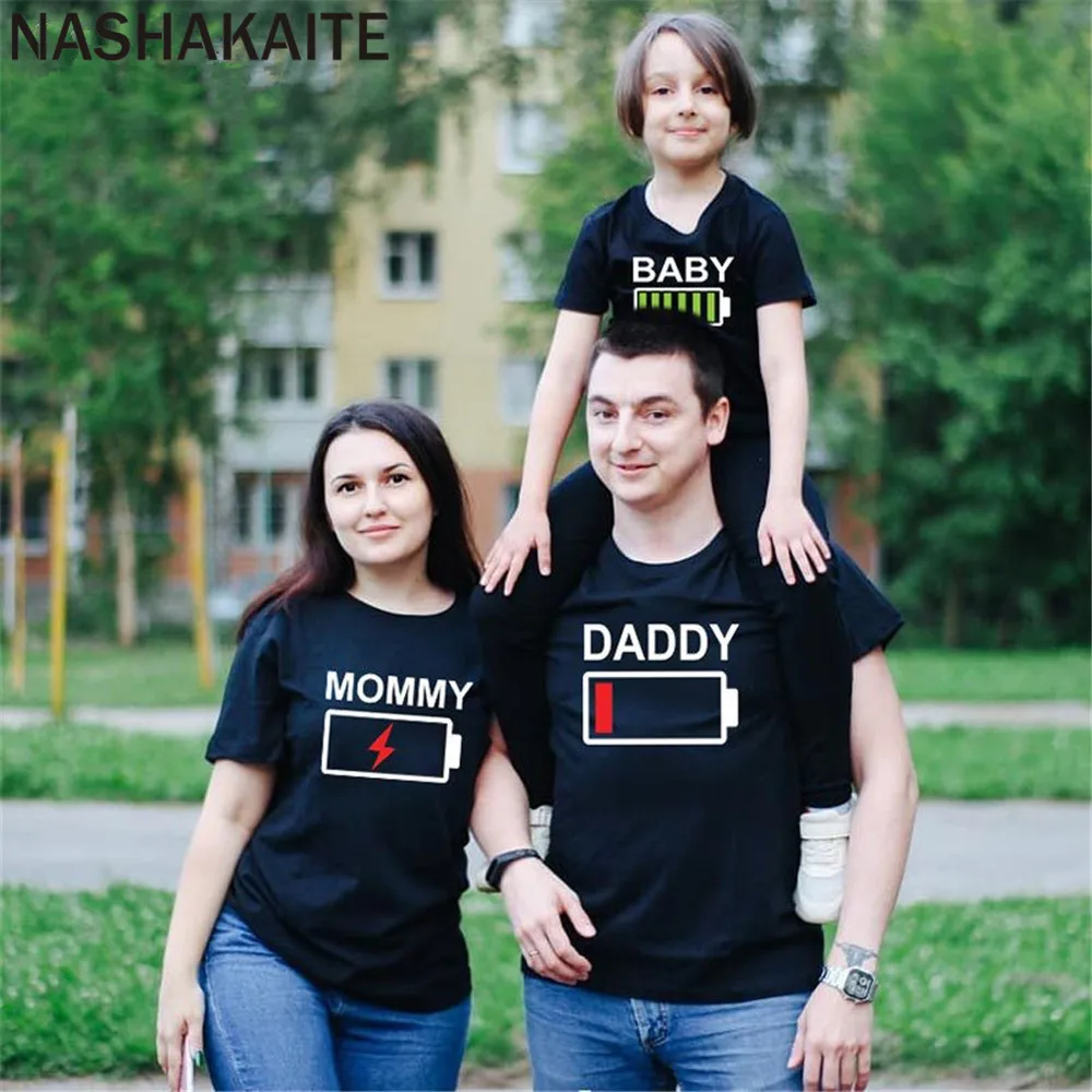 NASHAKAITE Family matching clothes Battery Print Matching T-shirt For Father Mother Daughter Son Baby Family tshirt