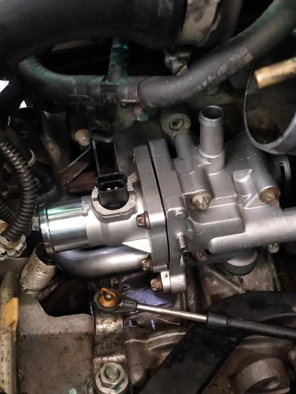 96984103 96817255   Aluminium thermostaatbehuizing voor Opel Astra Zafira Signum Moka voor Chevrolet Chevy Cruze Aveo Orlando