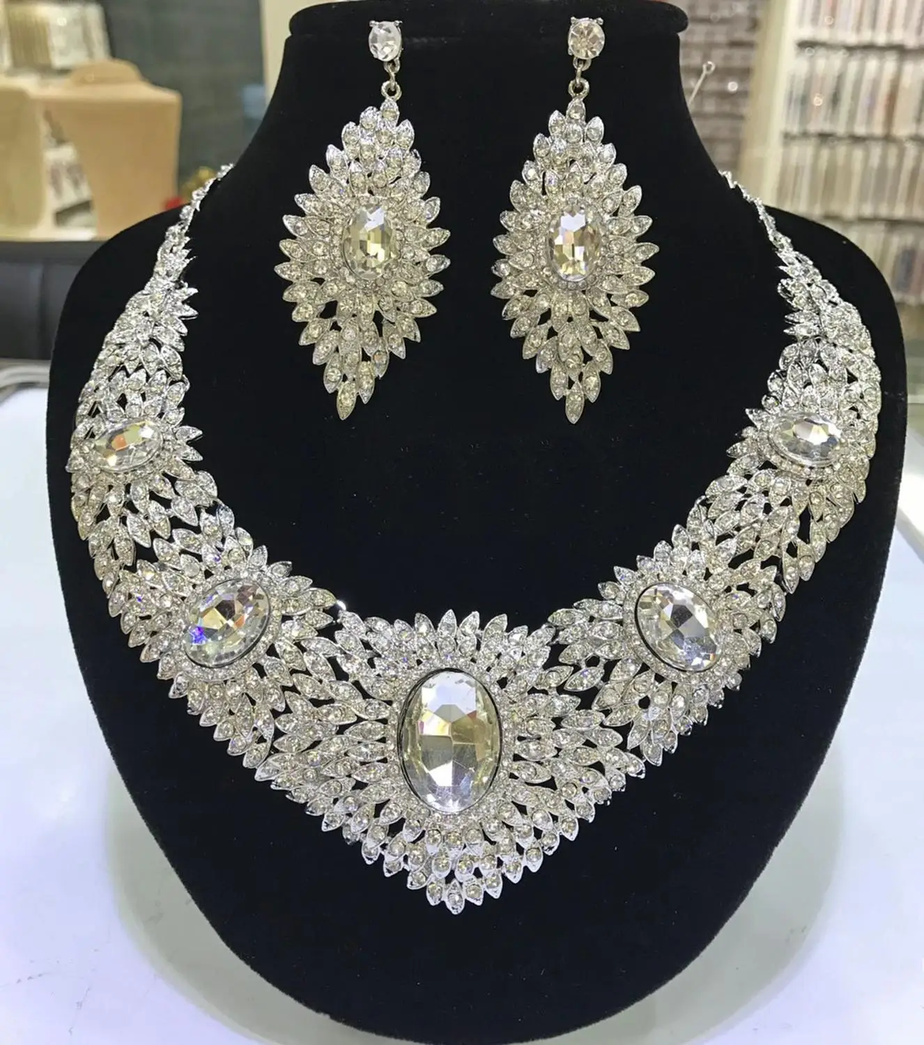 Set di gioielli nigeriani Dubai per le donne collana di gioielli da sposa da sposa orecchini pendenti con strass collana di cristallo