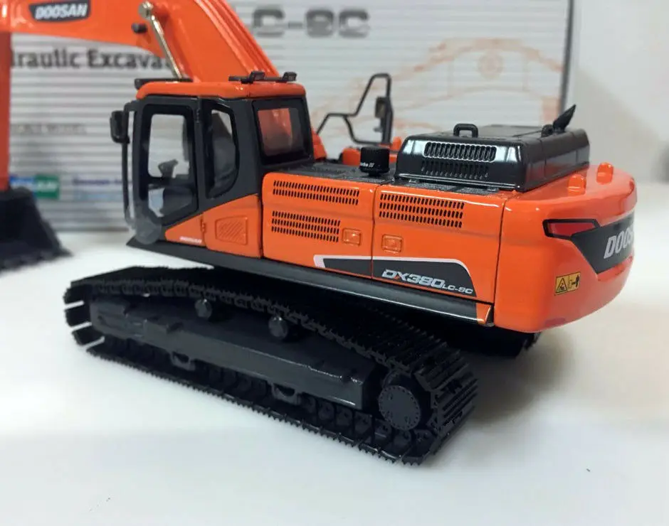 1/50 Doosan DX380LC-9C Hydraulic Excavator Scale Die-Cast Model Gifts Souvenir Toys