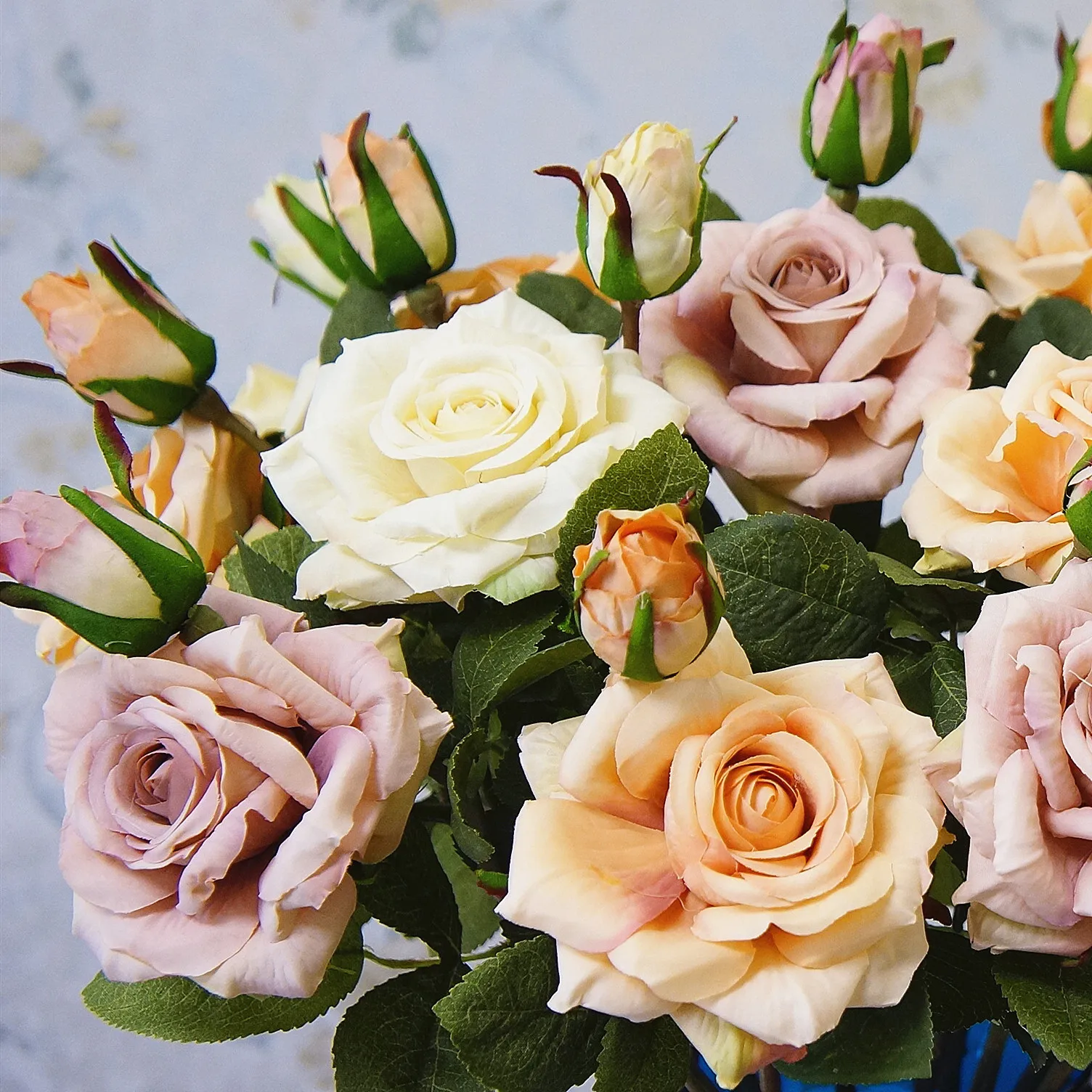 Arranjo de flores artificiais com rosas, 18.5 polegadas, haste única, buquê de flores falsas para casamento, decoração para casa, ambiente interno