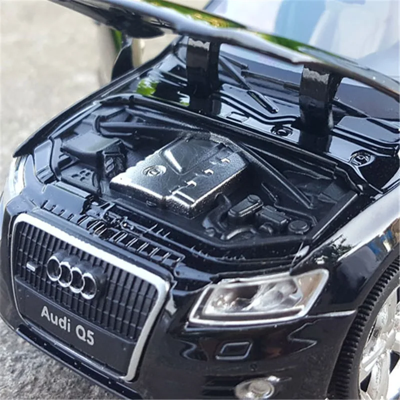 1:32 AUDI Q5 SUV Alloy Car Model Diecasts & Toy Vehicle Metal Car Model Collection Sound and Light High Simulation Kids Toy Gift