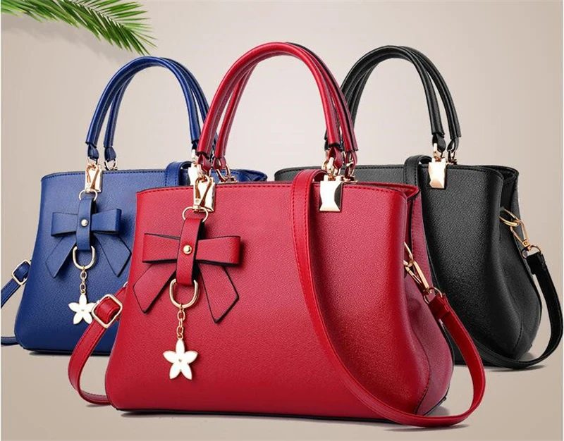 Borsa A Mano Elegante NICOLE & DORIS In Pelle Morbida Impermeabile – Modello Fiore, Rossa, Con Tracolla E Catena, Made In Italy
