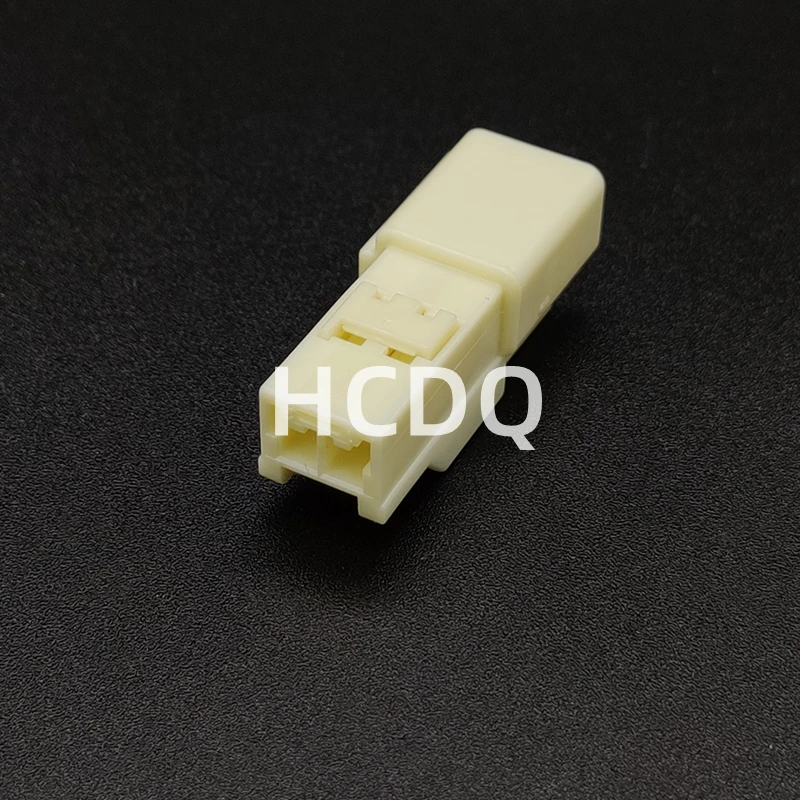 The original 90980-10905 2PIN  automobile connector plug shell and connector are supplied from stock