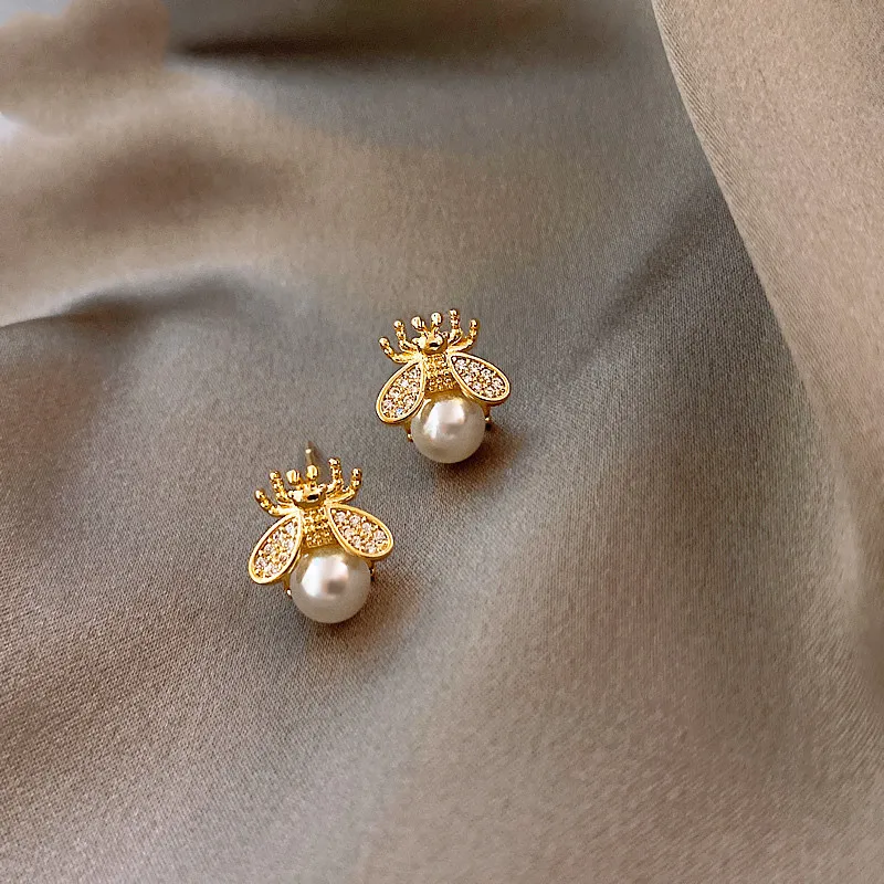 Korean Style Honey Bee Pearl Stud Earrings For Women Exquisite Small Elegant Earring Ladies Wedding Party Birthday Jewelry Gifts