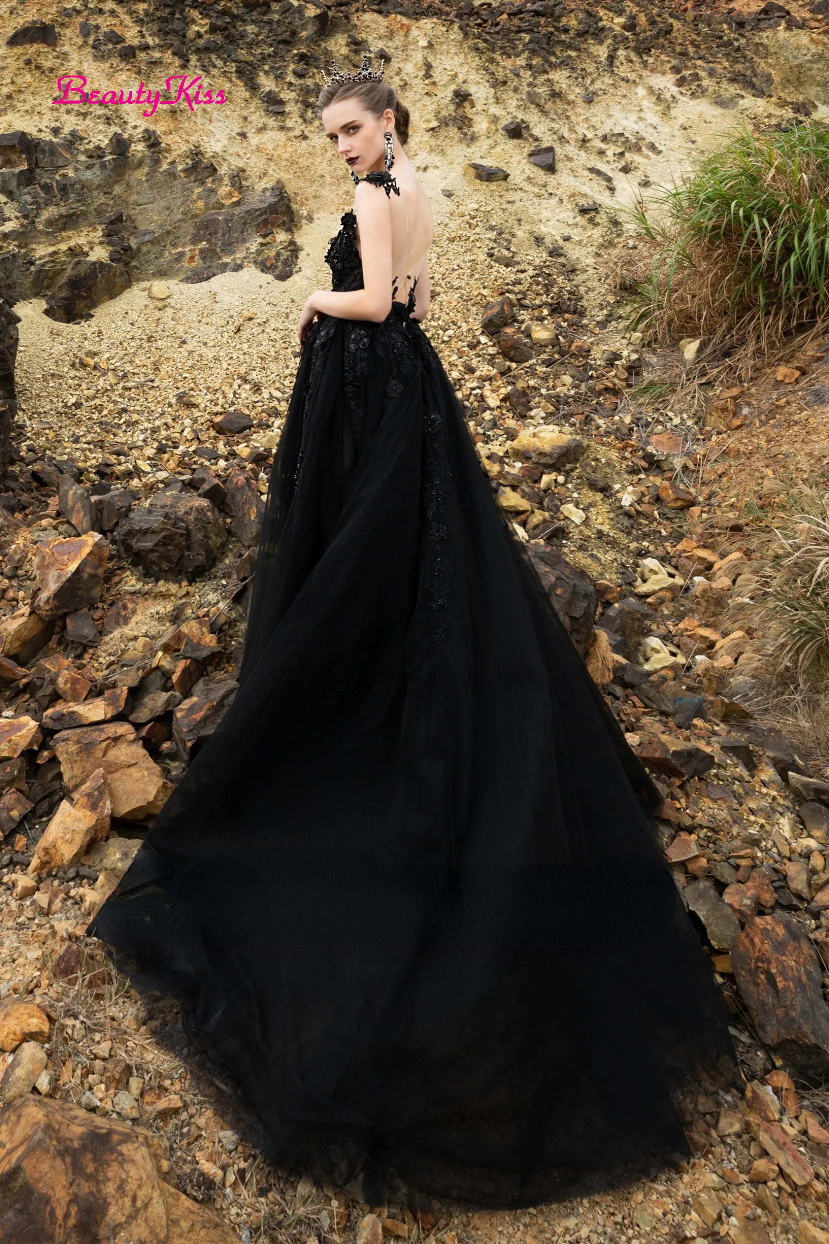 Vestidos de novia Vintage de tul negro, línea A, Espalda descubierta, abertura lateral larga, apliques de encaje, vestido de novia de flores hecho a mano