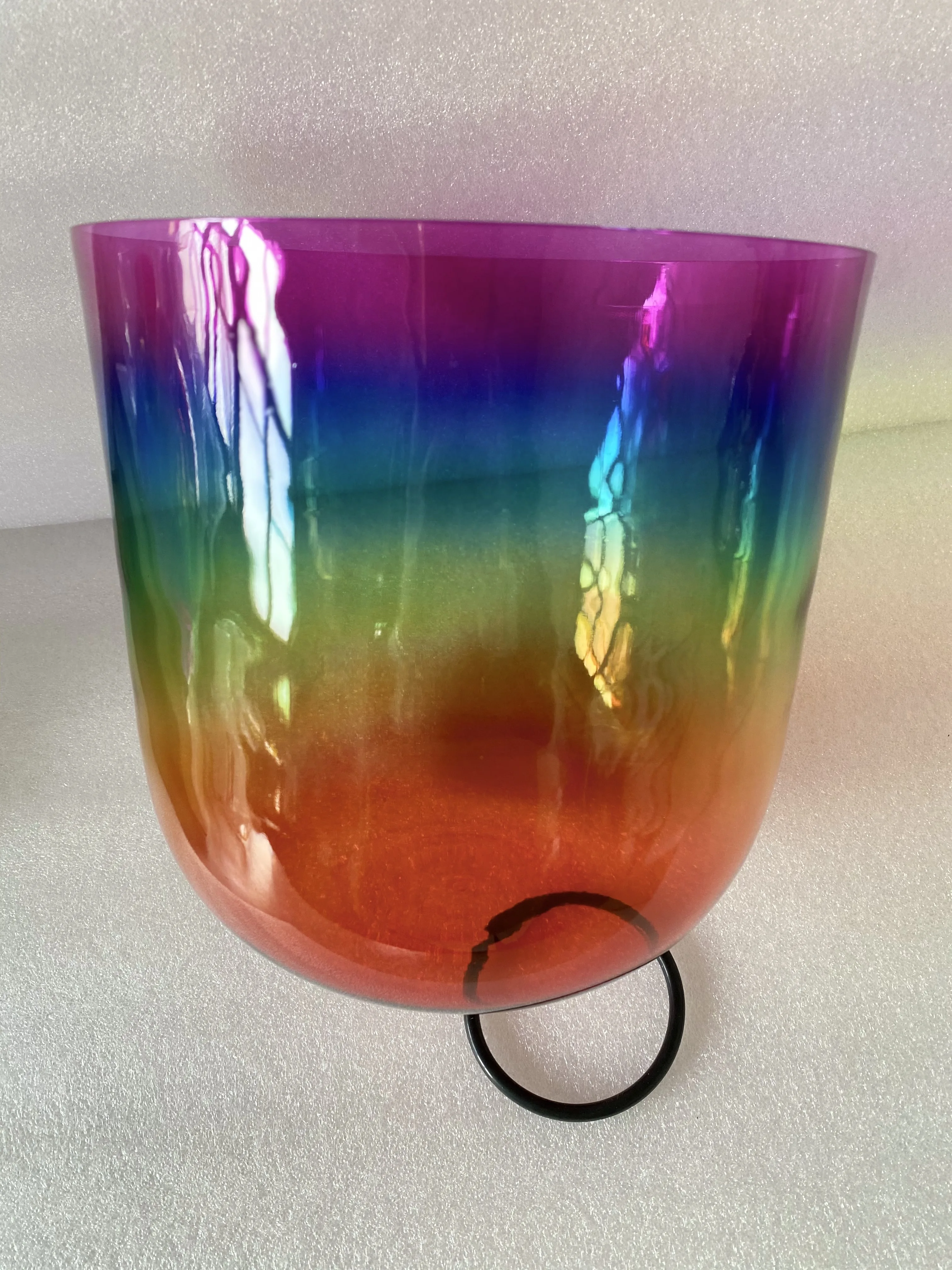 وعاء الغناء الكريستالي 7 ألوان وعاء شقرا الطاقة الثالث أوكتاف E ملاحظة الشمسية بليكسوس أو F ملاحظة شقرا القلب بمعايير 432 هرتز