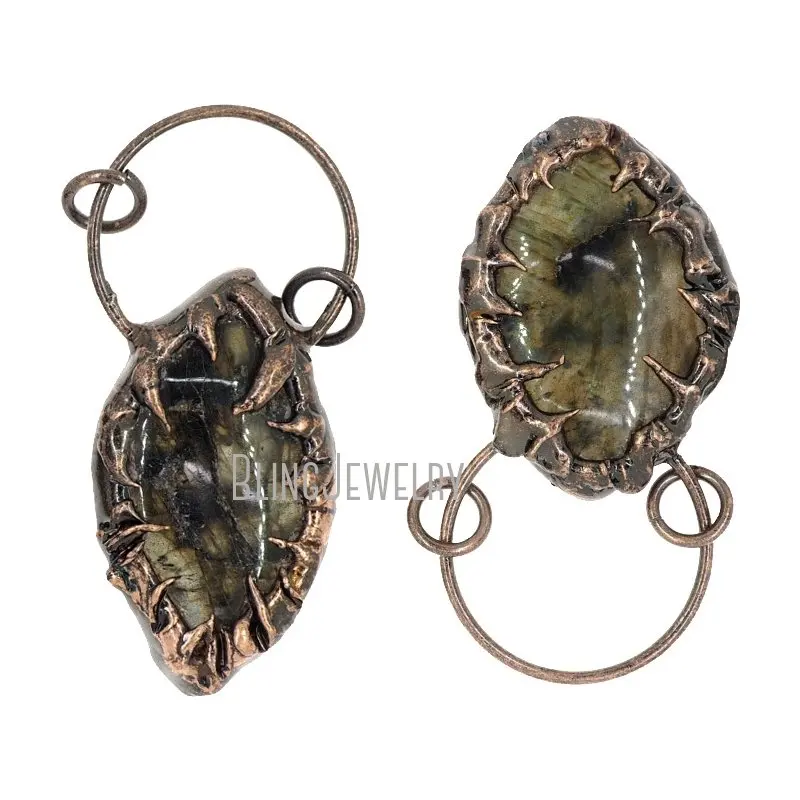 

Rustic Copper Fancy Hoop Bail Pendant Labradorite Stone with Claw Accent PM38132