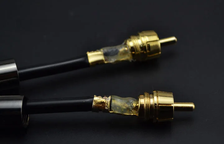 HIFI cable rca 2 male to 4 male splitter for two sets of speakers Independent shielded Gold Plated connector Magnetic ring