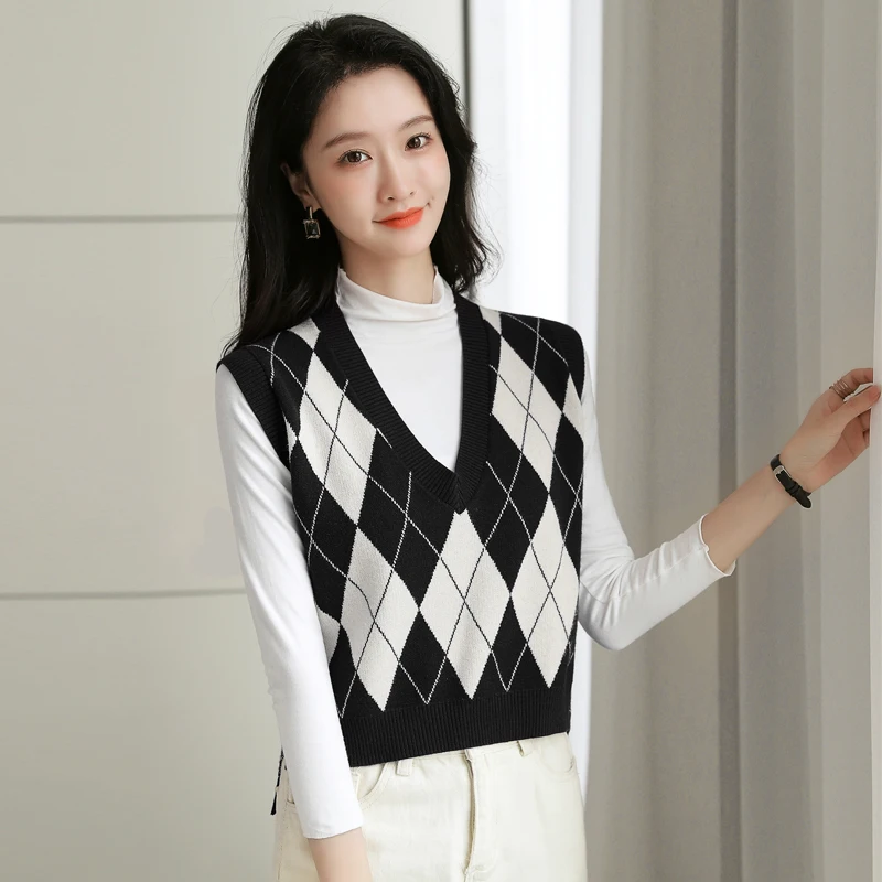 

Women's Oversized Preppy Style Knitted Vest Argyle Pattern V-Neck Sleeveless Asymmetric Hem Knitting Pullover Autumn 2021