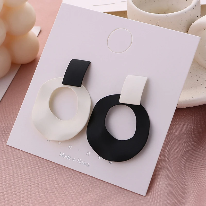 New Women's Fashion Black White Mixed Colors Clip on Earrings Hollow Round Pendant Ear Clips For Non Pierced Women Jewelry