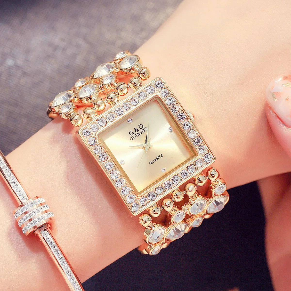 G&D New Fashion Women\'s Bracelet Watch Quartz Watch Stainless Steel Women\'s Watch Free Shipping