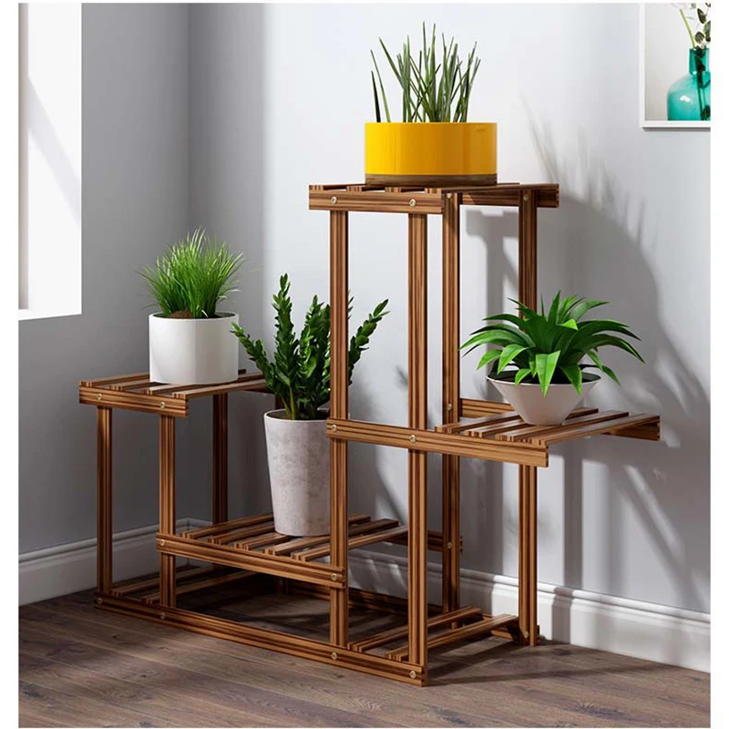 Tanaman Kayu Pinus Berdiri Dalam Ruangan Luar Beberapa Pot Bunga Pemegang Rak Rak Unit Rak Tampilan Yang Lebih Tinggi dan Lebih Rendah Di Taman