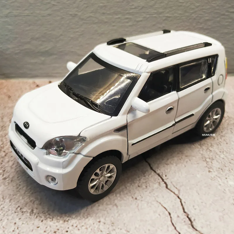 1:32 KIA Soul High Simulation Alloy Car Model Sound and Light Pull Back Toy Car Model Collection Birthday Gift