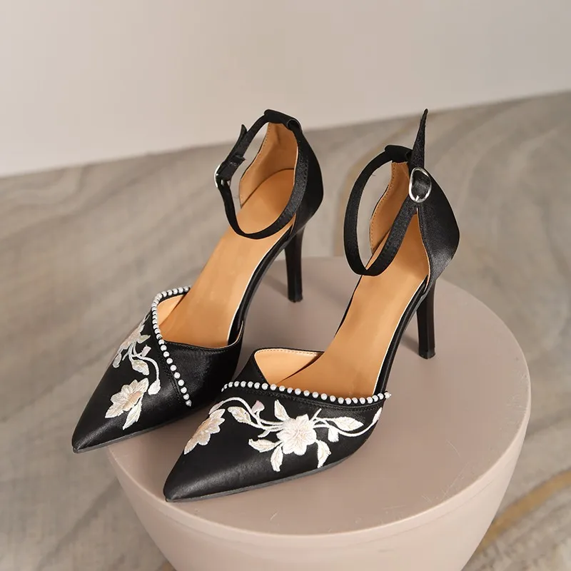 

Large Size Pointed Toe Shoes Womens Autumn New Stiletto Embroidered Buckle Fashion Womens Shoes