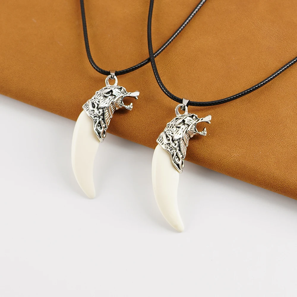 Brave Men's Punk Fashion Wolf Gog Teeth Spike Pendant Necklace Classic Fang Tooth Amulet Lucky Jewelry for Women And Men
