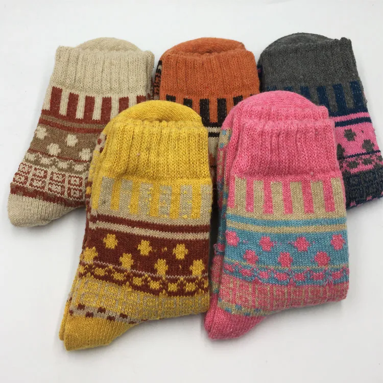 5 Pairs 1 Lot New Witner Thick Warm Wool Women Socks Set Vintage Christmas Socks Colorful Socks Pack Gift Free size cadeau femme