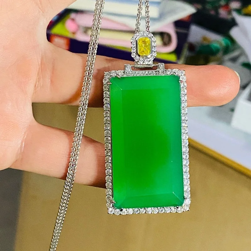 

New Agate Green Chalcedony Safe and Peaceful Brand Pendant Women's Fashion Necklace Pendant Jewelry