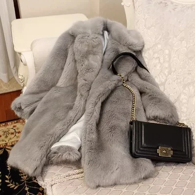 Top brand High-end New Style Fashion Women Faux Fur Coat 18S21  high quality