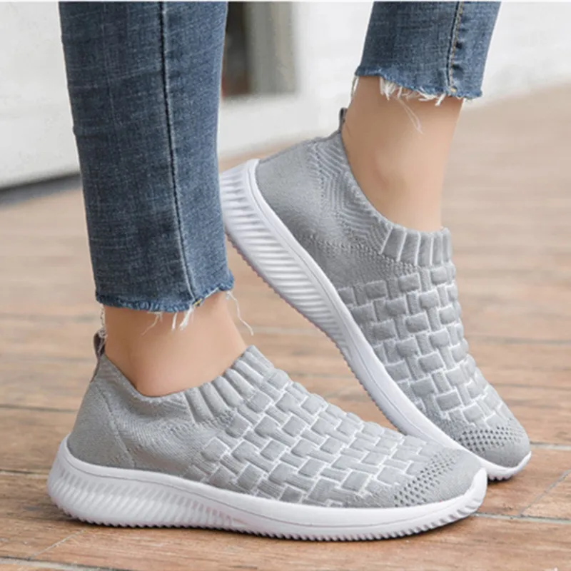 2021 new women sneakers summer breathable mesh solid slip on walking shoes ladies sports casual vulcanized shoes plus size tyu78