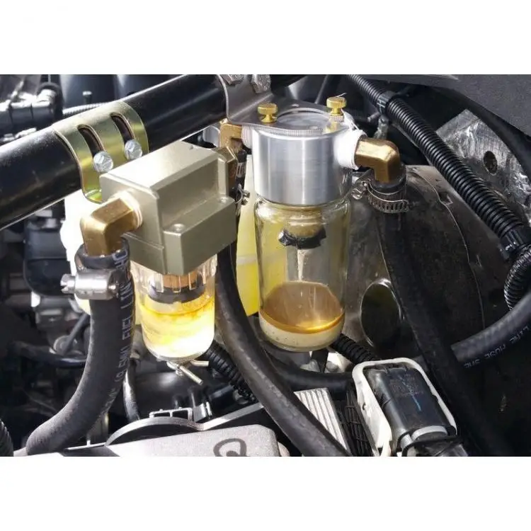 Universal 12mm Car Auto Engine Oil Separator Catch Reservoir Tank Can Filter Out Impurities Engine Oil and Gas Separator