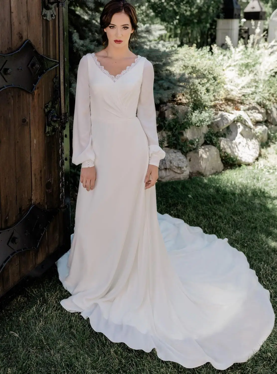 2021 einfache A-line Boho Hochzeit Kleider Mit Langen Ärmeln Scoop Neck Tasten Laterne ärmeln Bohemian Brautkleider Modest