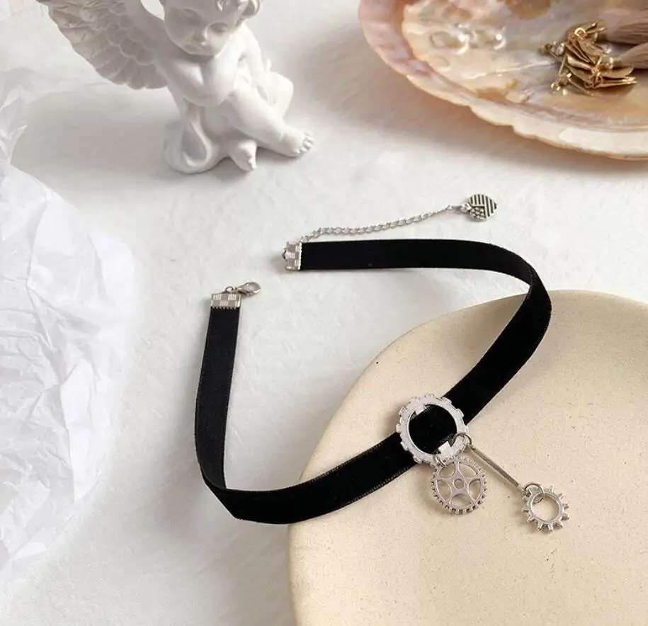 New Simple Style Black Farbic with DIY Vintage Gears Women`s Steampunk Velvet Choker