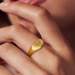 Anello con sigillo a cuore classico inciso personalizzato per donna mamma moglie lettera personalizzata anello di amore iniziale gioielli in acciaio inossidabile