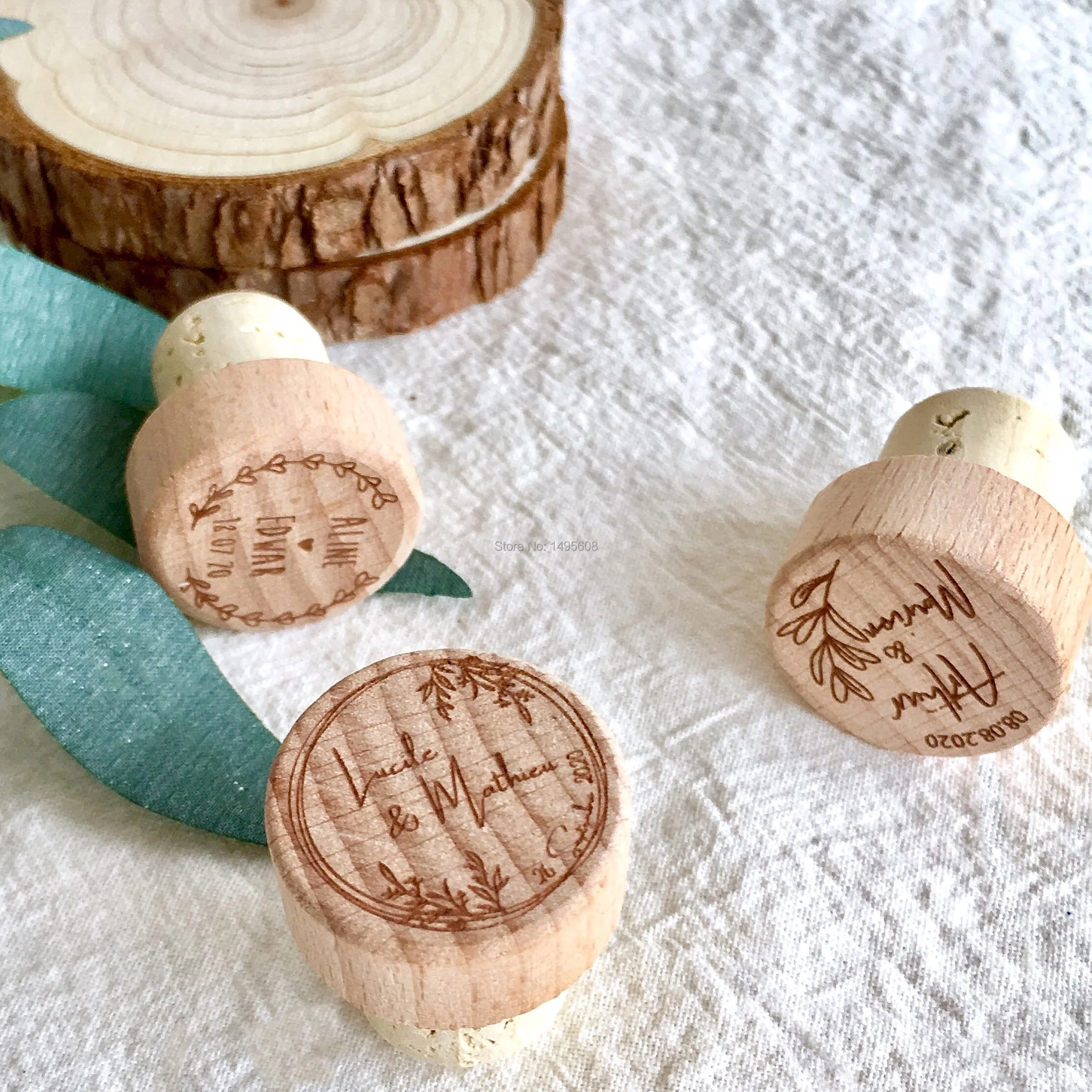 

Customized Wood Wine Stopper Wedding party Favor decor Personalized Bottle Cork Toppers with laser design name gift for guest