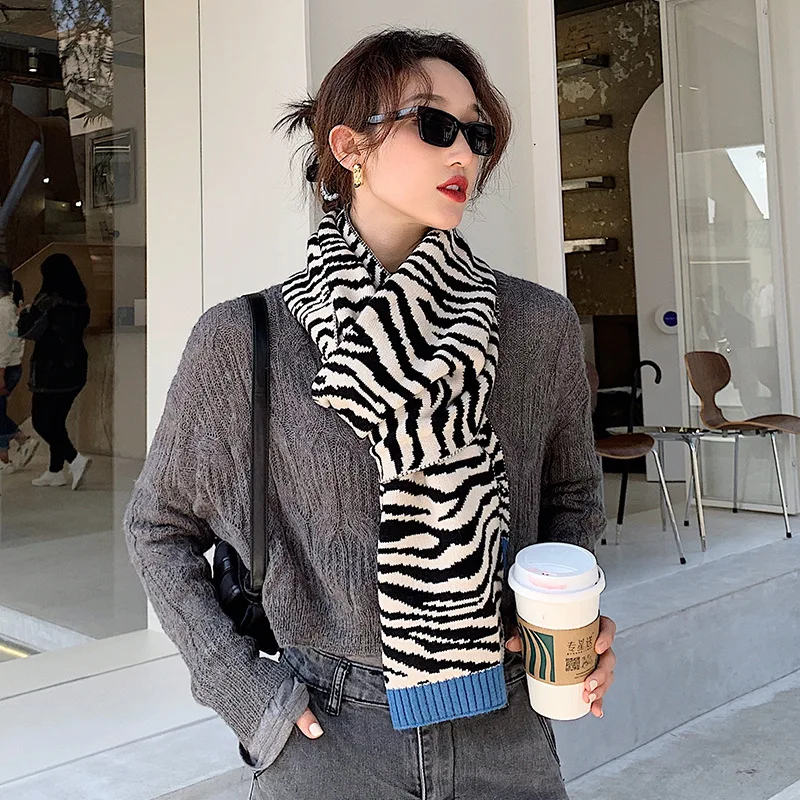 KOI LEAPING Autumn and winter new leopard warm scarf women fashion wild knitted wool thickened student bib shawl