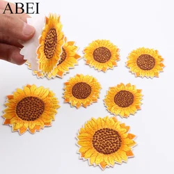 10pcs Auto-Adesivo Girasole Adesivi Per Scrapbooking FAI DA TE Carte Fatte A Mano Decorazione Del Fiore Del Ricamo Toppe E Stemmi Cucire Su Appliques