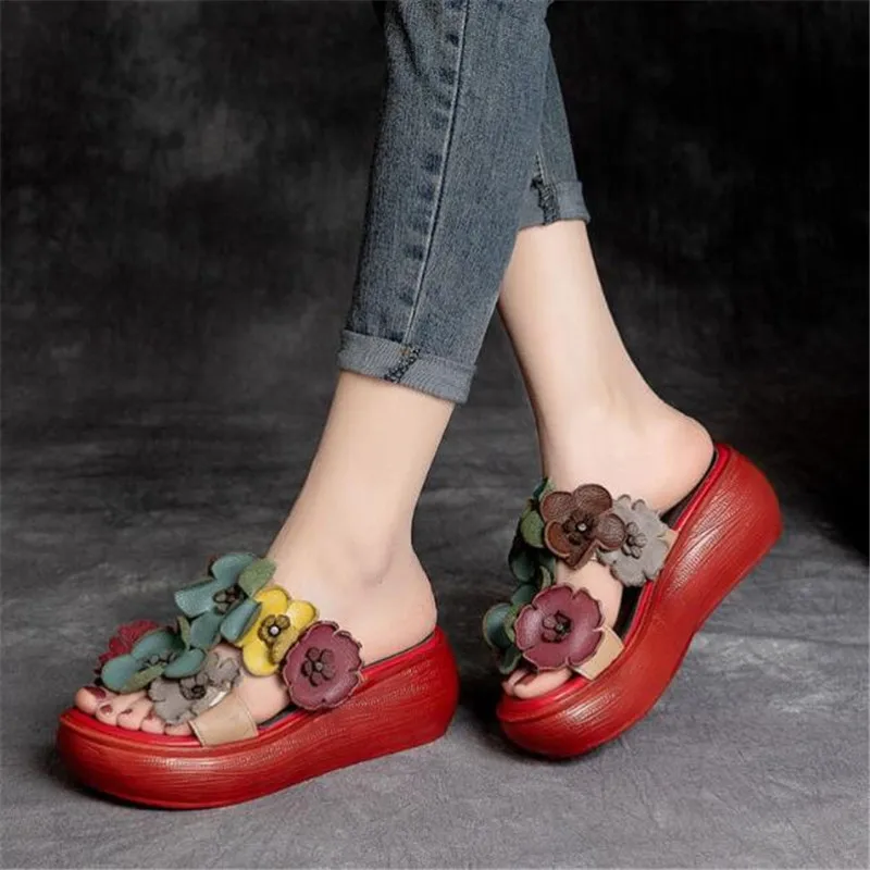 Hot 2024 nuovo colore misto di alta qualità PU fiore Open Toe pantofola in pelle estiva aumentare scarpe pantofole moda sandali Wemen