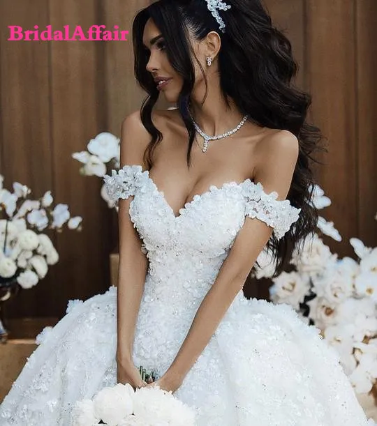 

Luxury Princess Off Shoulder Ball Gown Lace Appliques Arabic Wedding Dress Long Pearl Crystal Dubai Bride Dress Vestido De Noiva