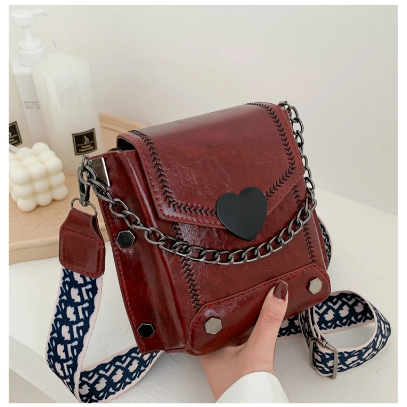 2020 Women Messenger Bag Wide Shoulder Strap Chain Design Fashion Shoulder Square Flap Bag Crossbody Bags for Women Heart