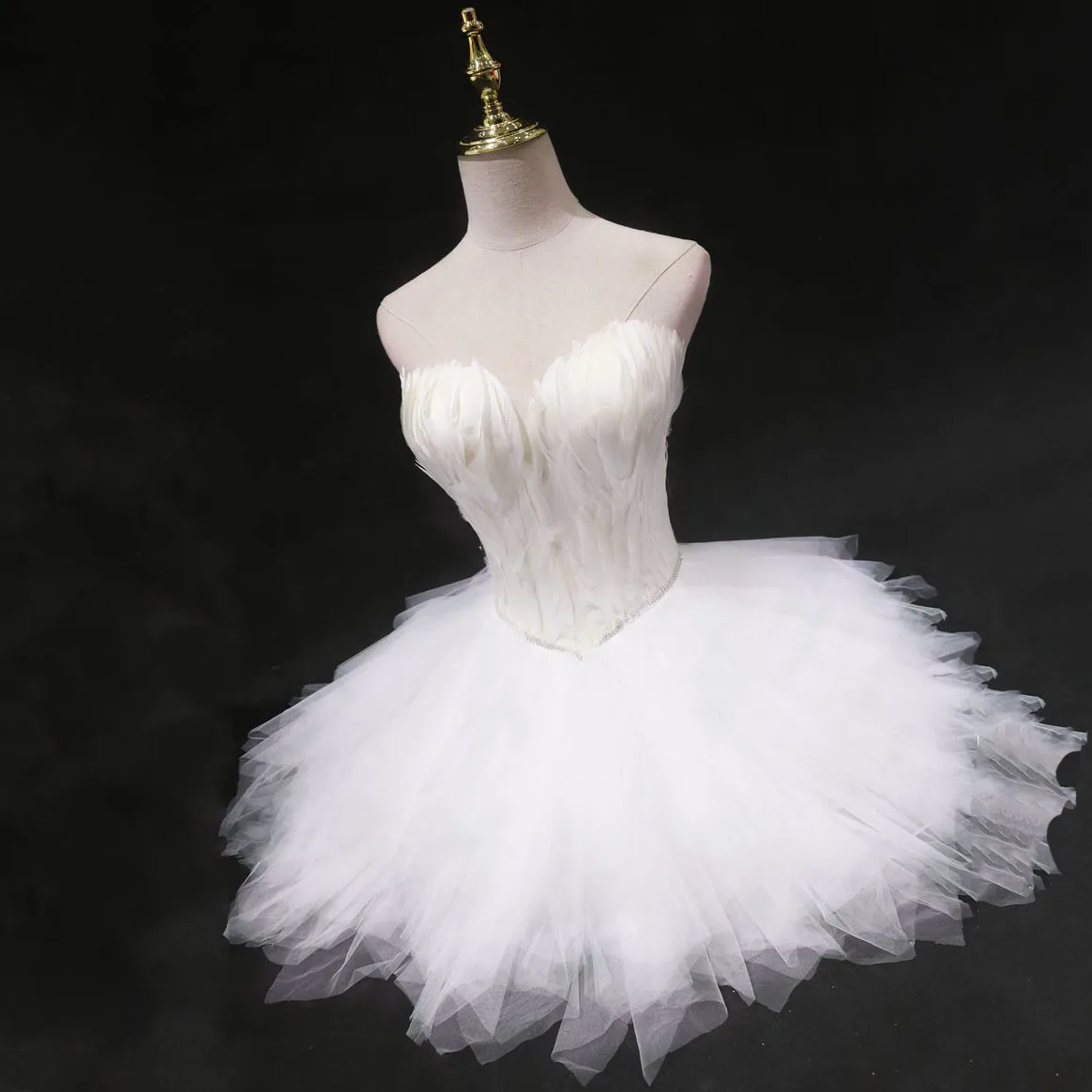 AnXin SH-Vestido corto de princesa con plumas blancas para novia, vestido de novia con plumas blancas, con abalorios de cristal, sin tirantes, para escenario